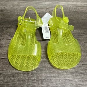 Old Navy toddler NWT Transparent
Yellow Sandals Size 7